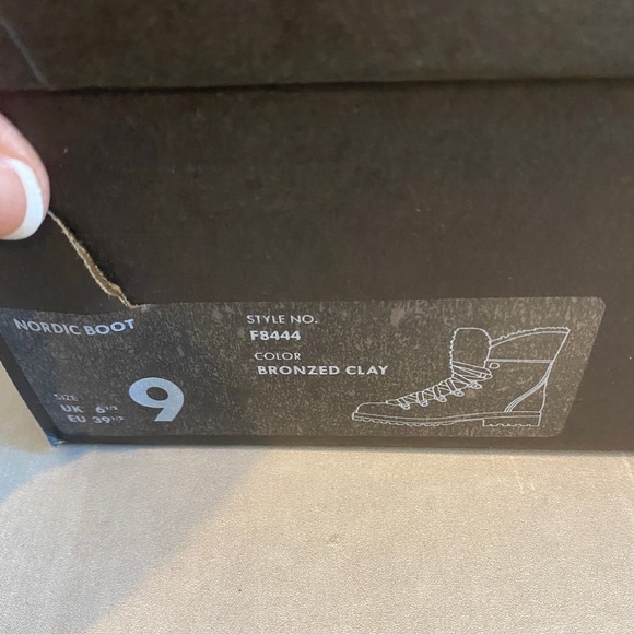 NIB J.Crew Nordic Boot in Bronzed Clay Sz 9. MSRP $198. - Picture 7 of 9